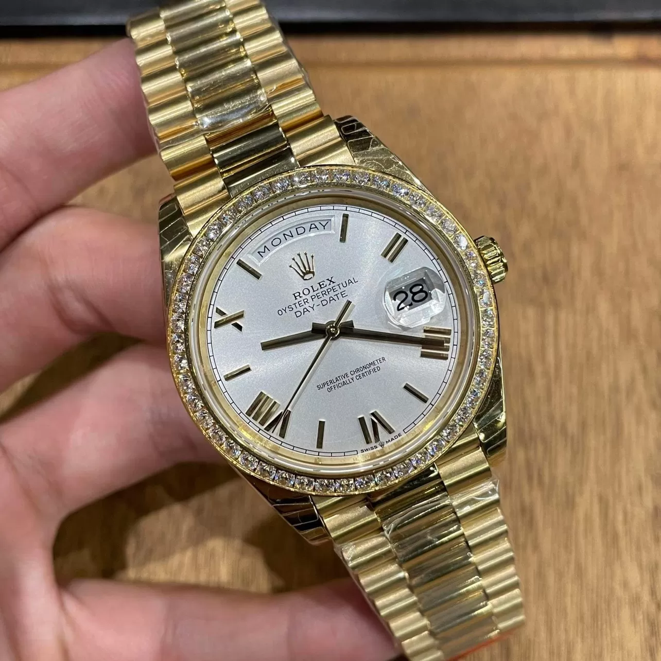 Rolex Day-Date 40 228348RBR Mặt Số Trắng Cọc Số La Mã Chế Tác Vàng 18k Kim Cương Thiên Nhiên - Ảnh 6