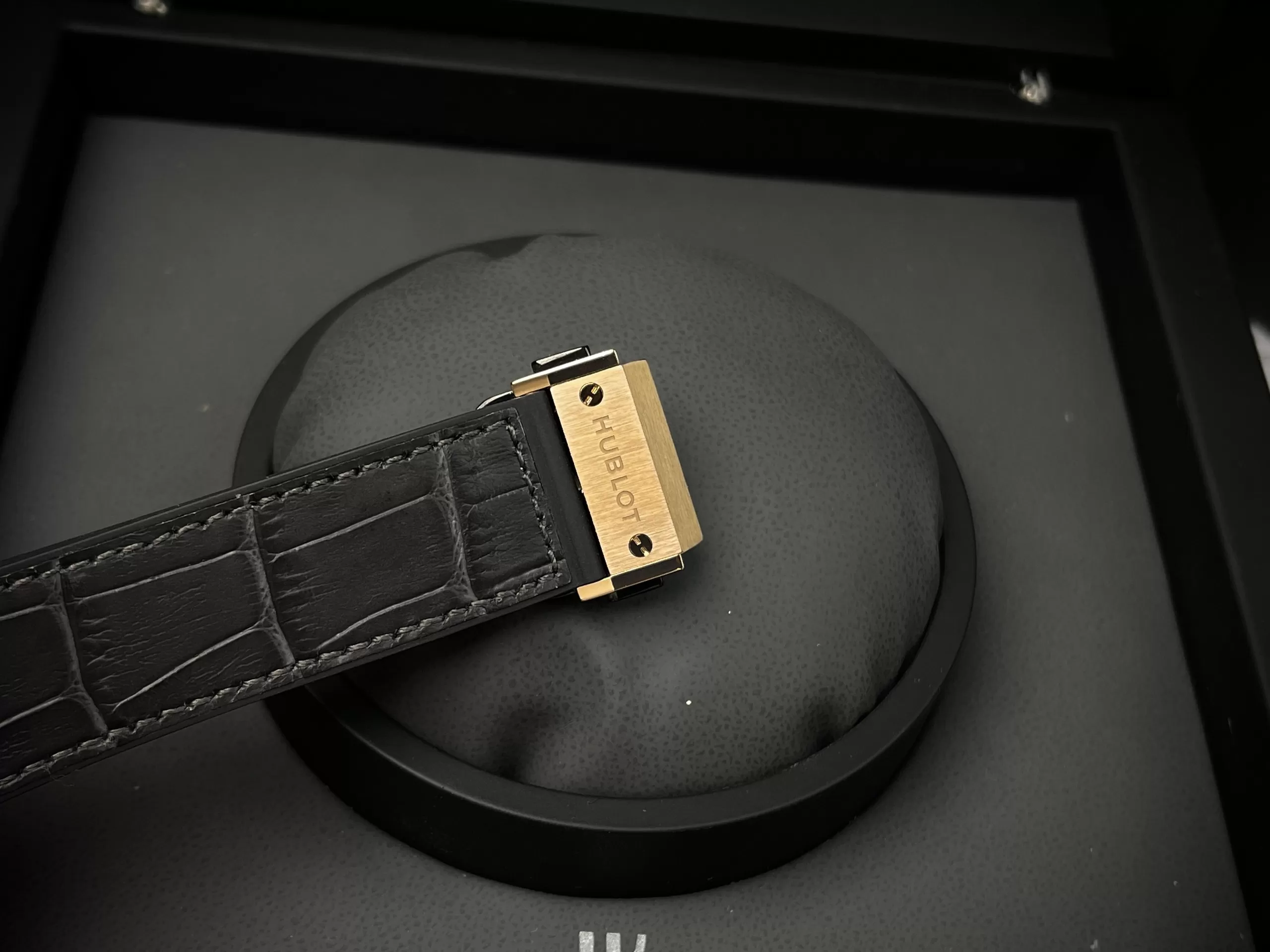 HUBLOT CLASSIC FUSION KING GOLD 42 MM CUSTOM DIAMOND - Ảnh 3