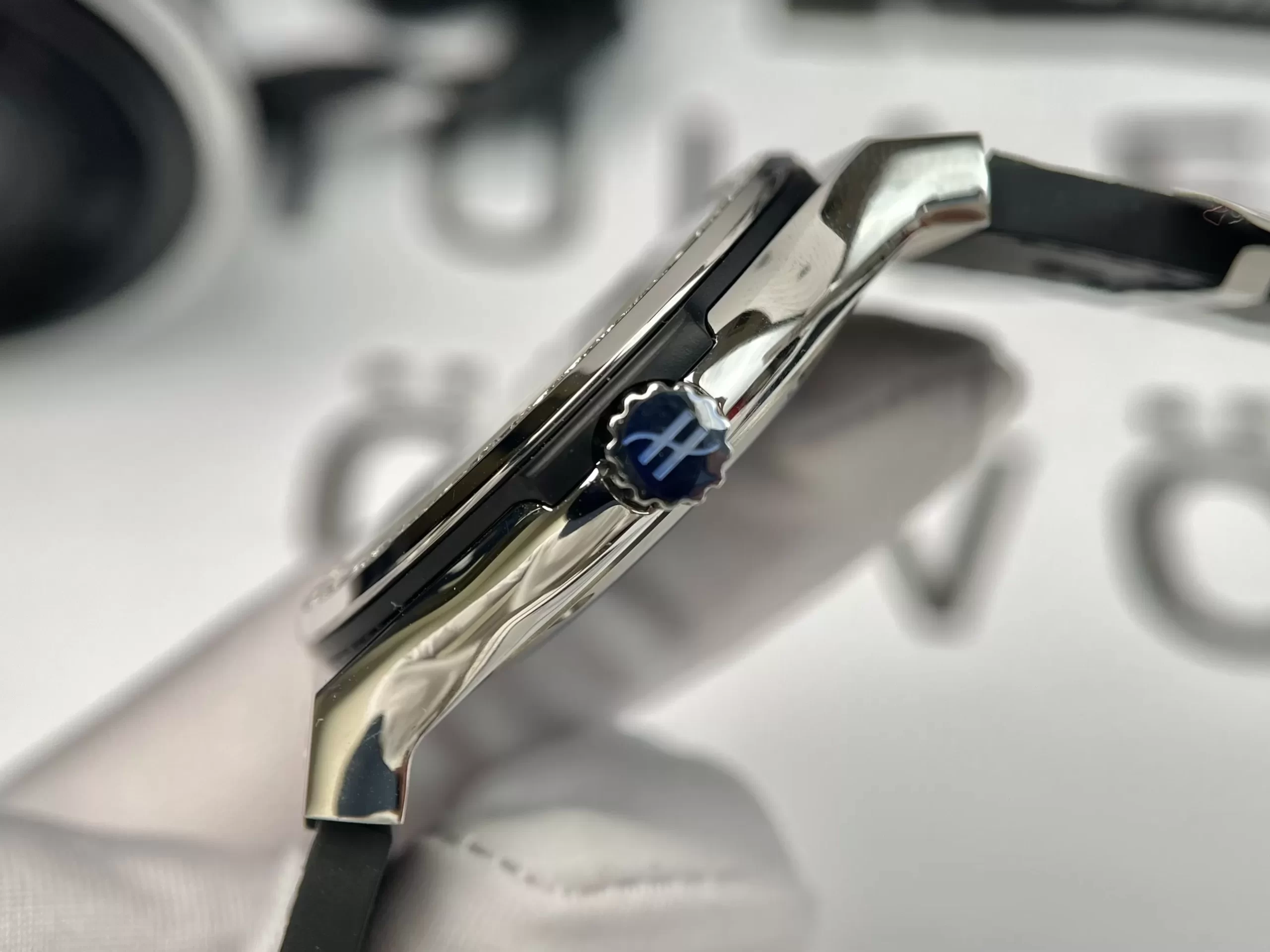 HUBLOT CLASSIC FUSION TITANIUM CUSTOM DIAMONDS 42 MM - Ảnh 6