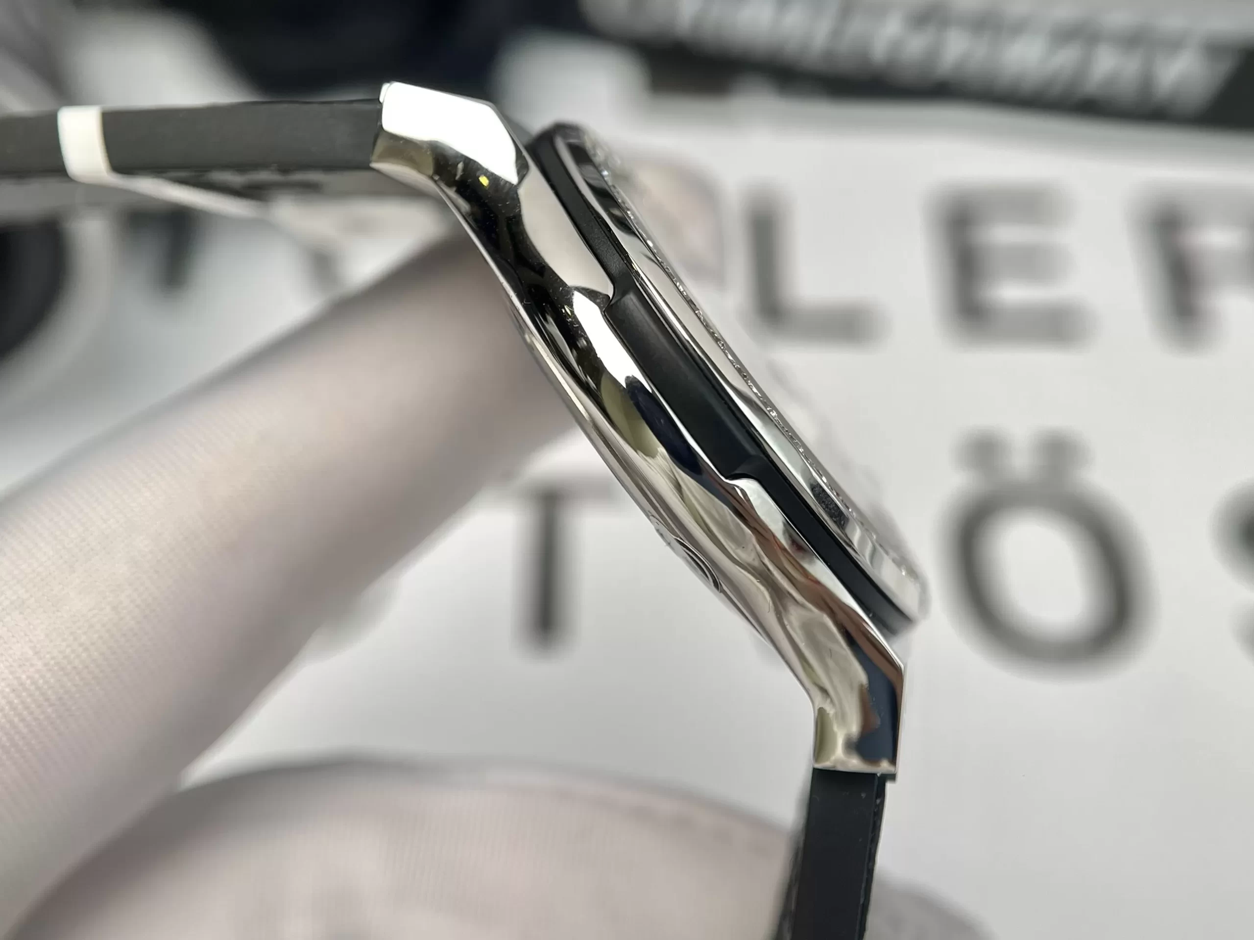 HUBLOT CLASSIC FUSION TITANIUM CUSTOM DIAMONDS 42 MM - Ảnh 5