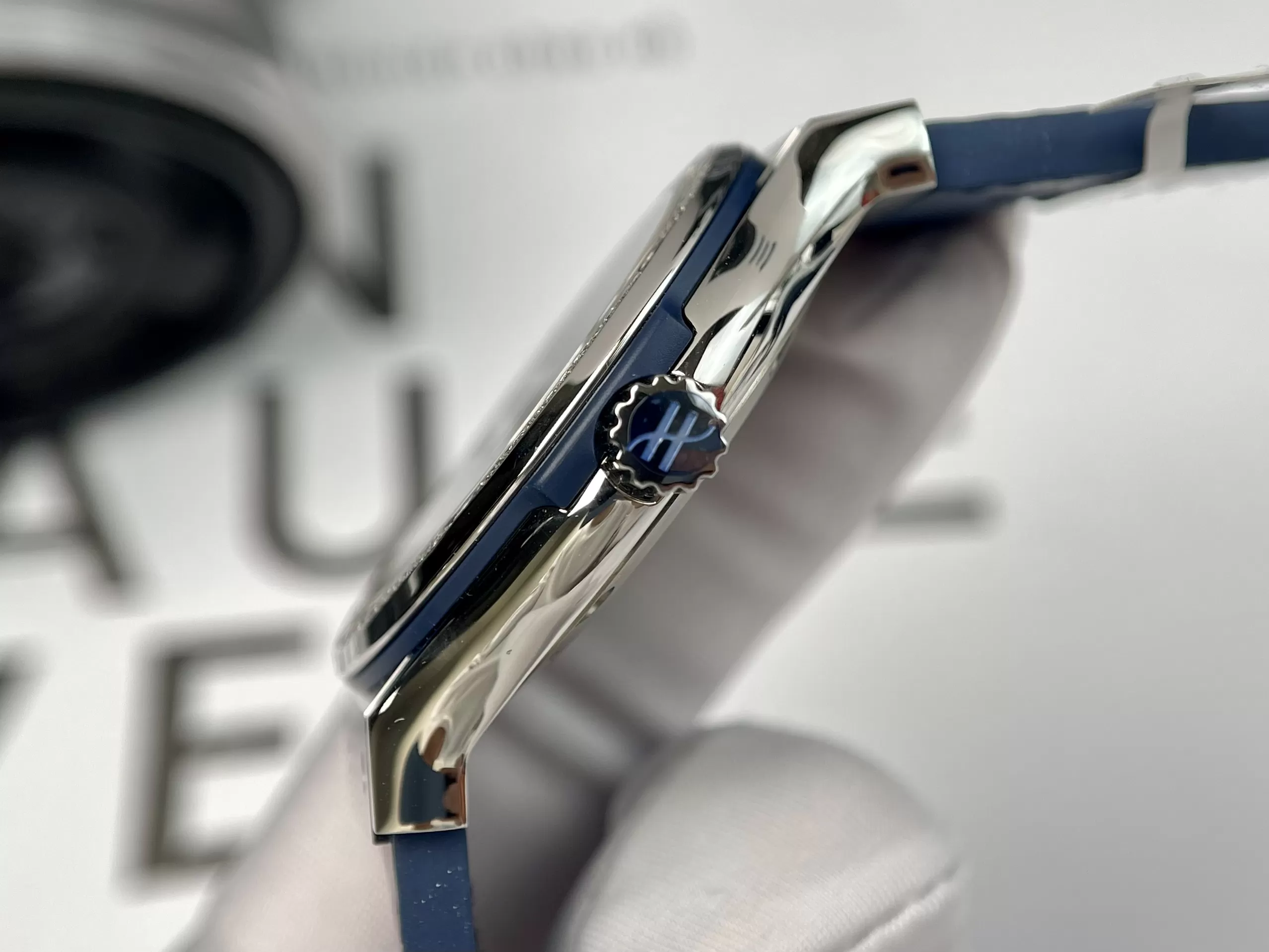 HUBLOT CLASSIC FUSION 42 MM BLUE NAVY DIAMOND - Ảnh 6