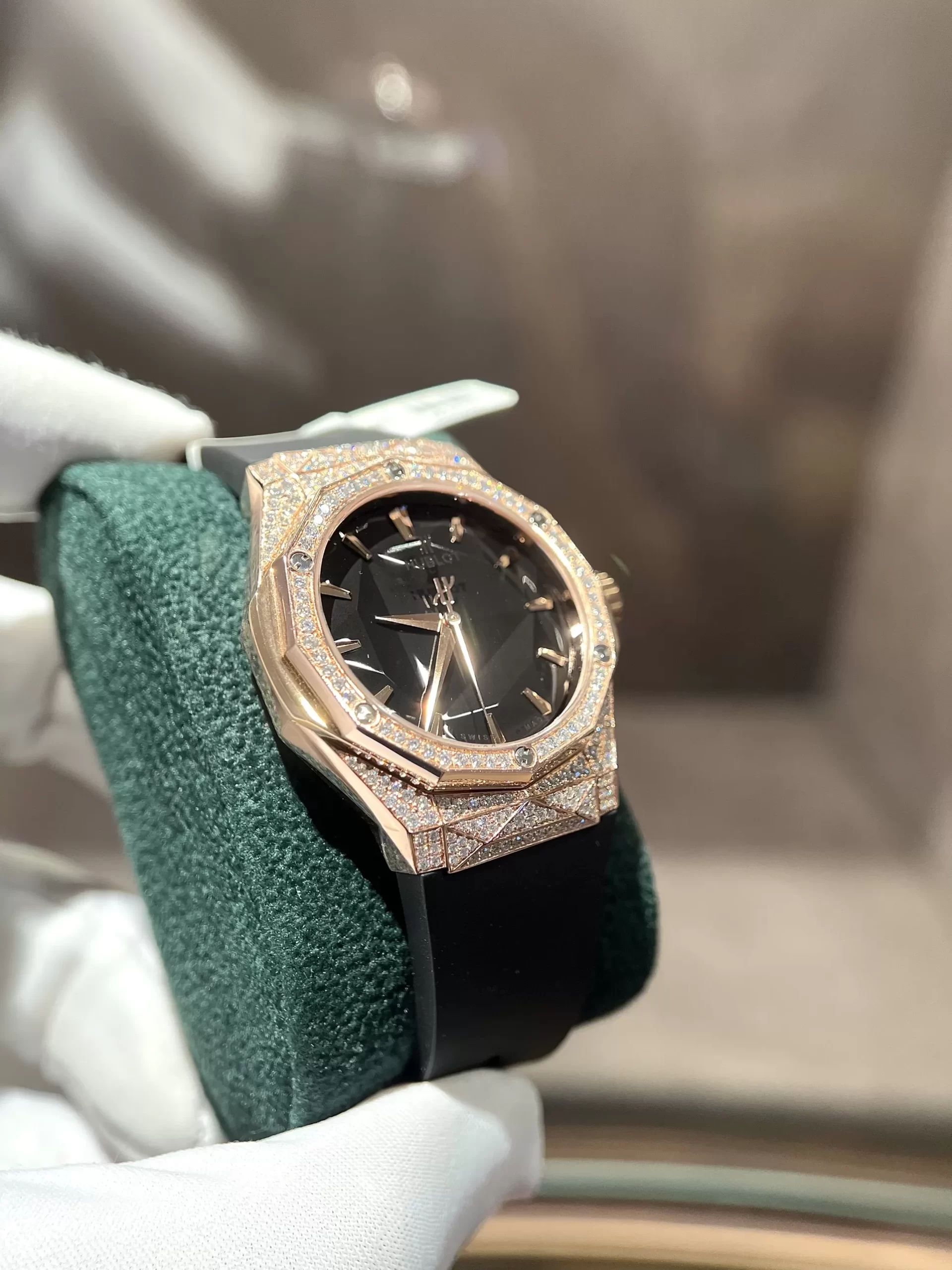 Đồng hồ Hublot Like Auth 1:1 Classic Fusion Orlinski King Gold 40mm 550.OS.1800.RX.ORL19 Full Diamond - Ảnh 3