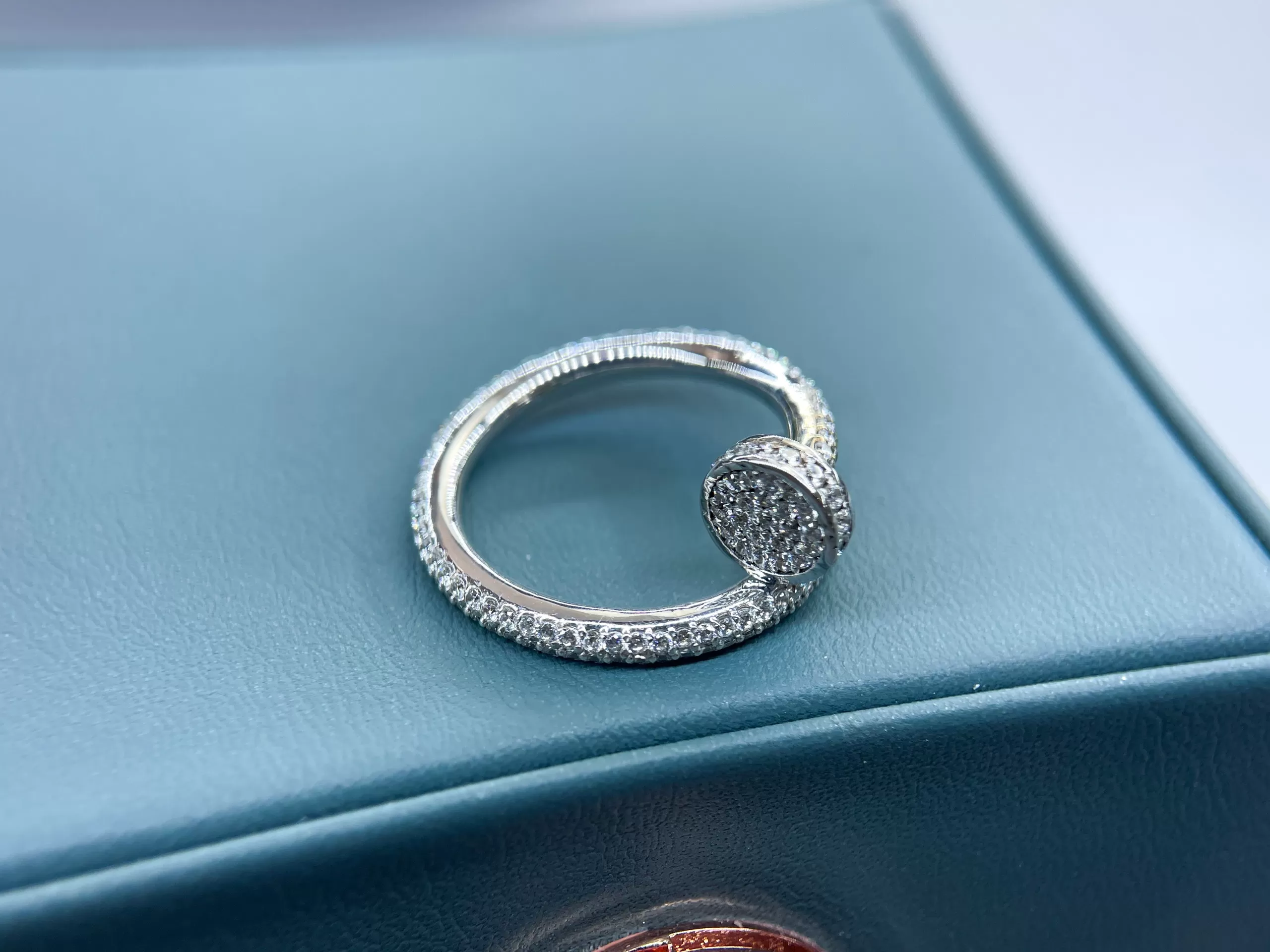 Nhẫn Đinh Cartier Chế tác Vàng Trắng 18k, Kim Cương Thiên Nhiên - Ảnh 6