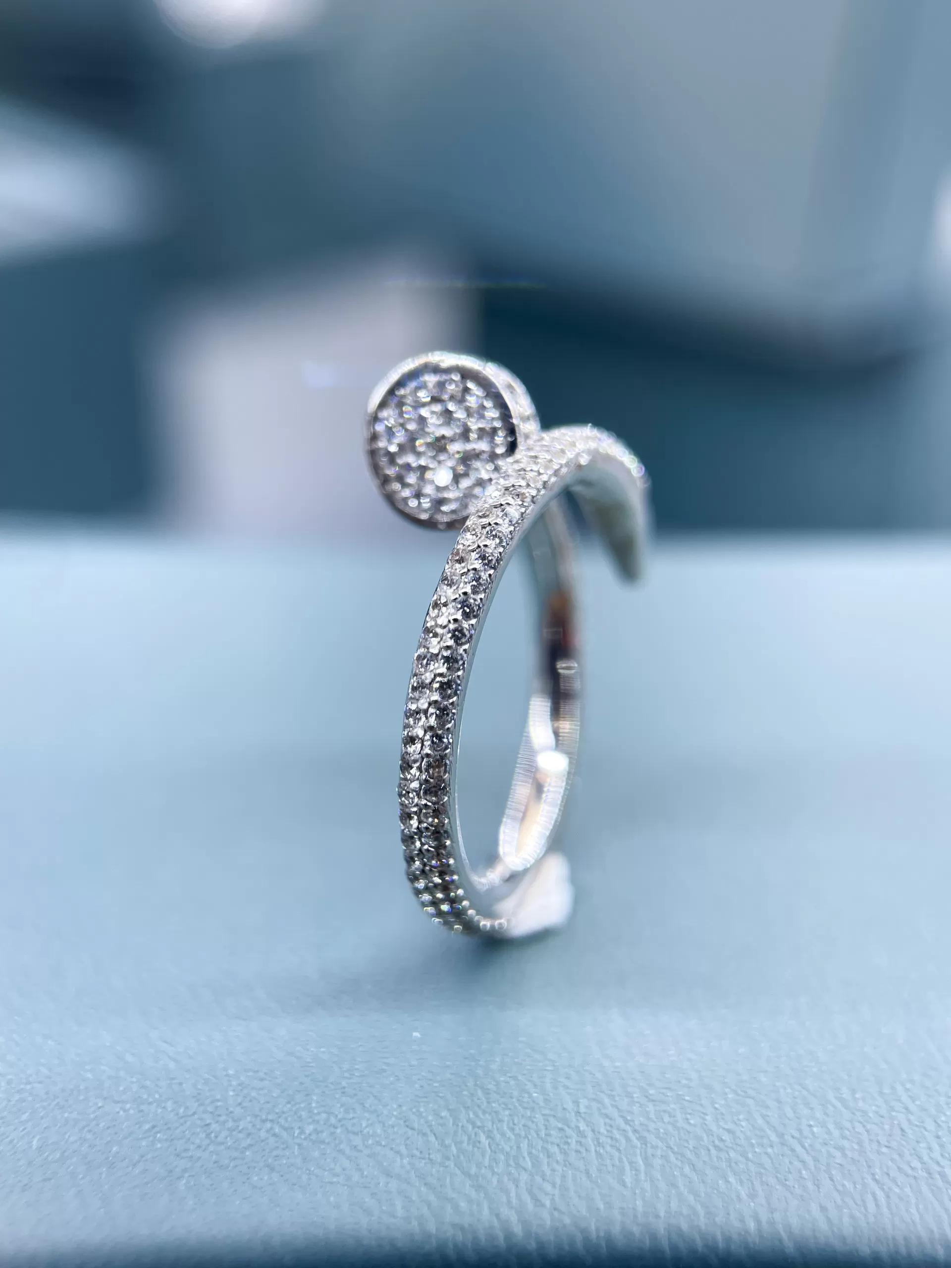 Nhẫn Đinh Cartier Chế tác Vàng Trắng 18k, Kim Cương Thiên Nhiên - Ảnh 4