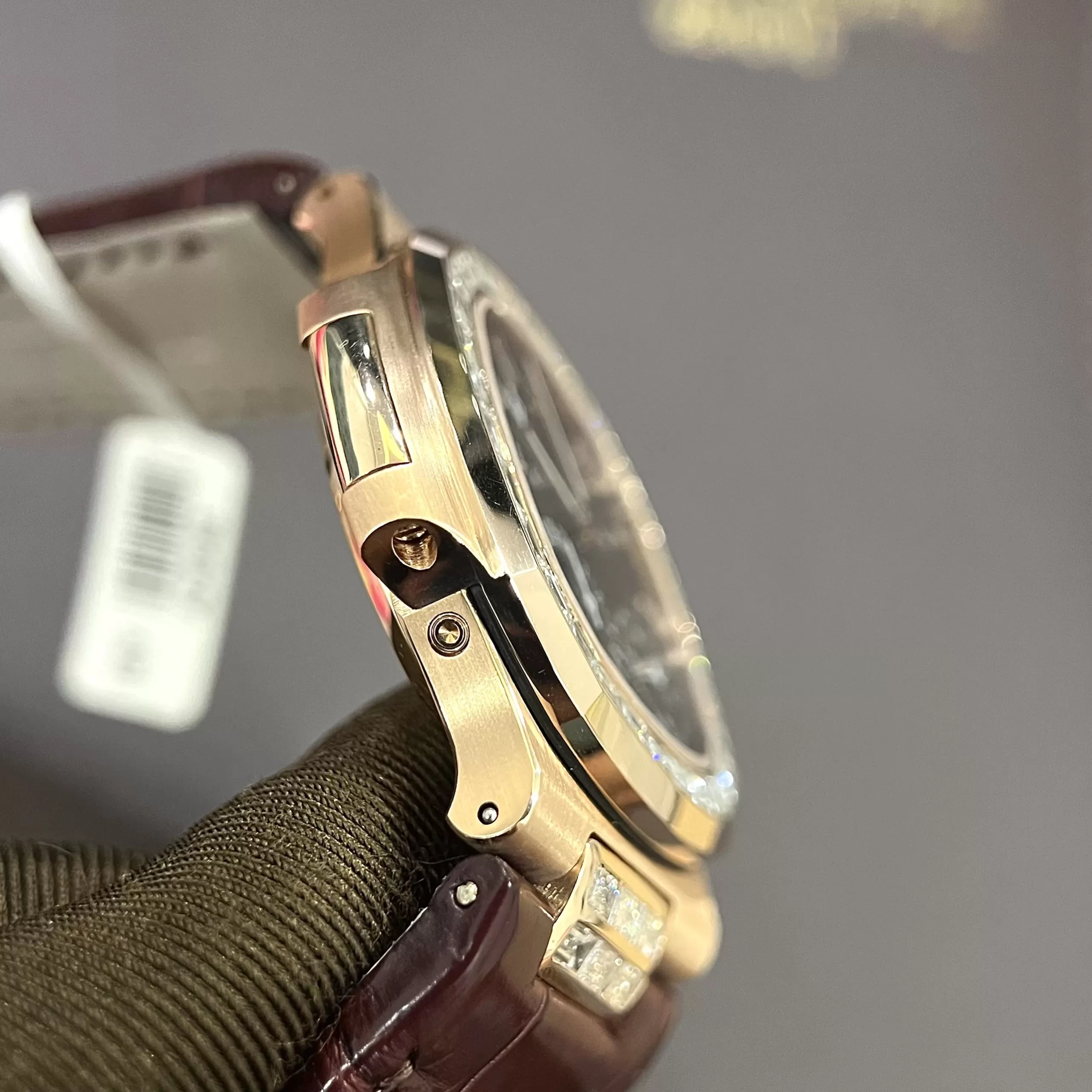 Đồng Hồ Patek Philippe Nautilus 5724R-001 Chế Tác Vàng Nguyên Khối 18k, Kim cương Thiên Nhiên - Ảnh 5