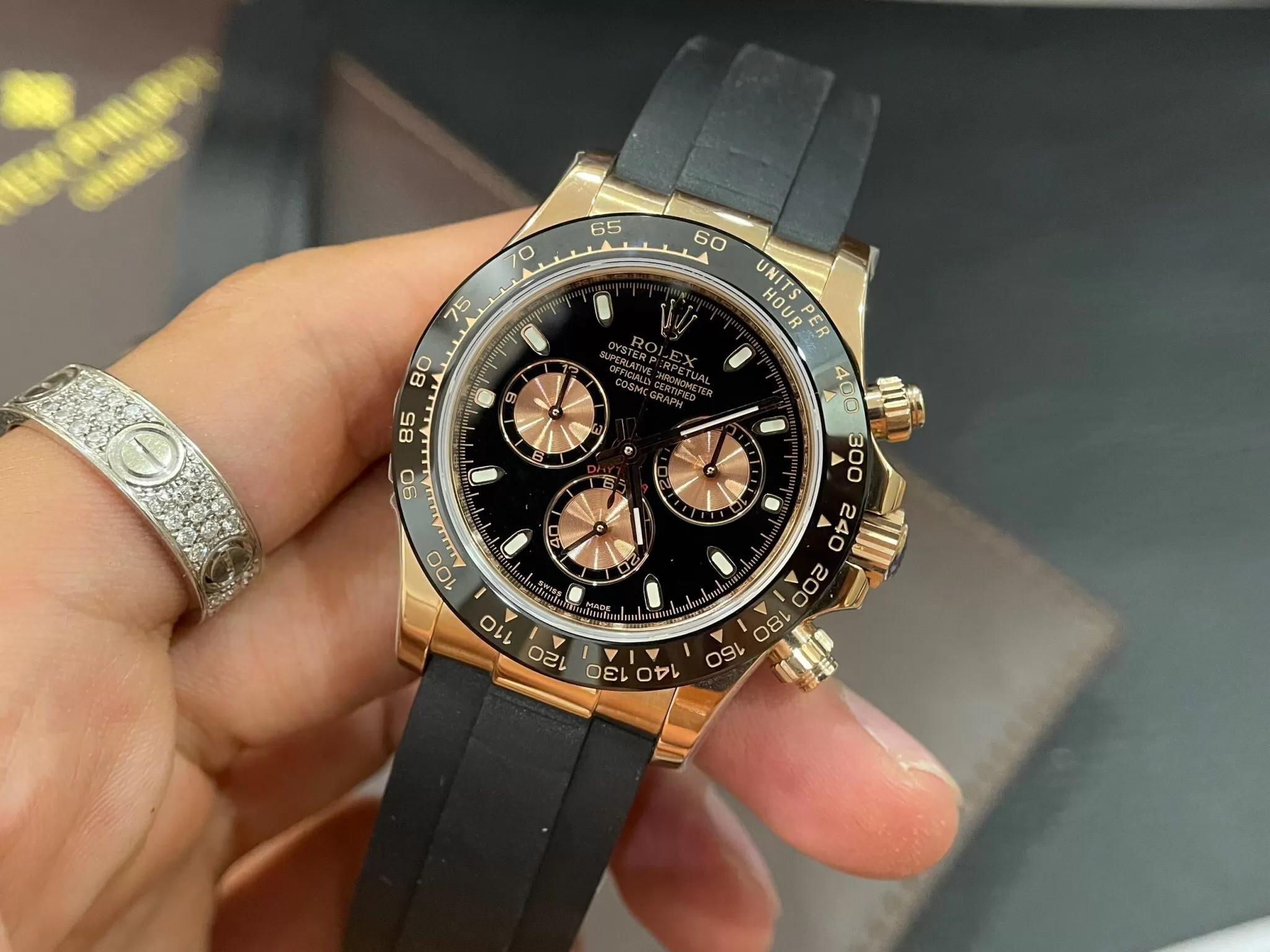 Đồng Hồ Rolex Siêu Cấp 1:1 Cosmograph Daytona 116515LN Mặt Số Đen Hồng - Ảnh 4
