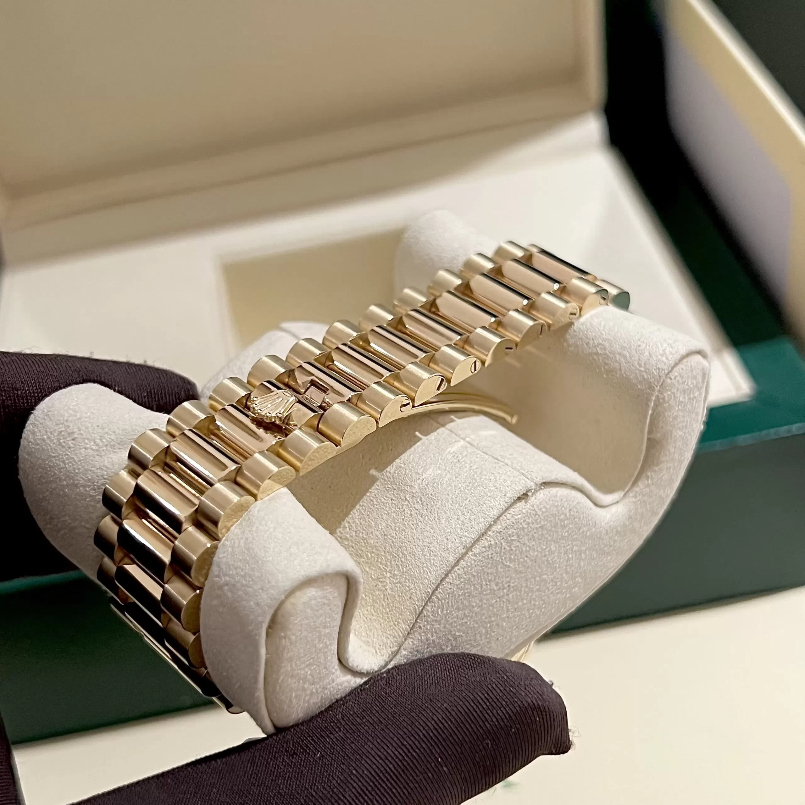 Đồng Hồ Rolex Super Fake 1:1 Day-Date II 228235 36mm Niềng Kim Cương Moissanite - Ảnh 4