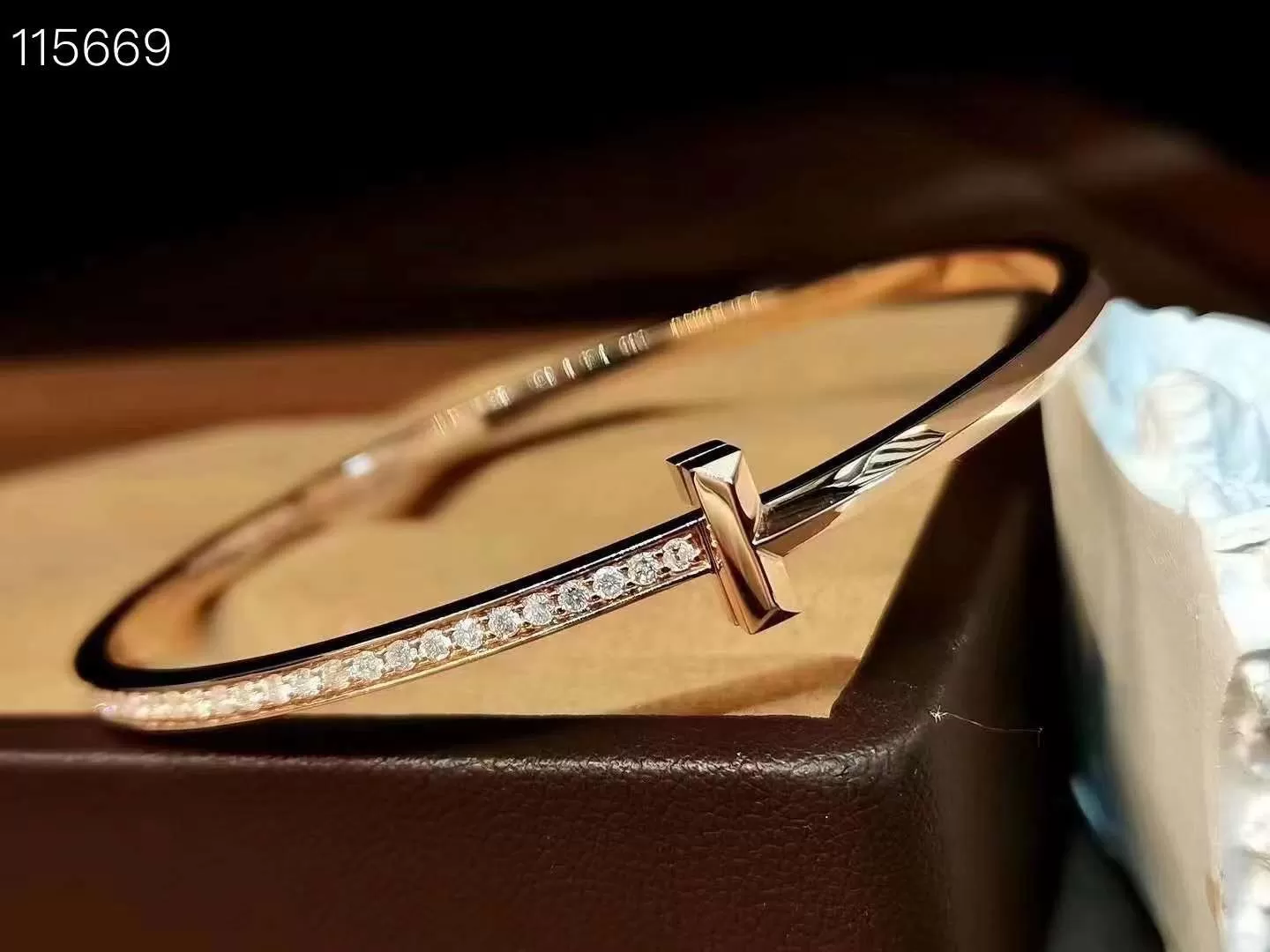 Lắc tay nữ Hình Chữ Chữ T Chế Tác Vàng 18k, Kim Cương thiên Nhiên - Ảnh 7