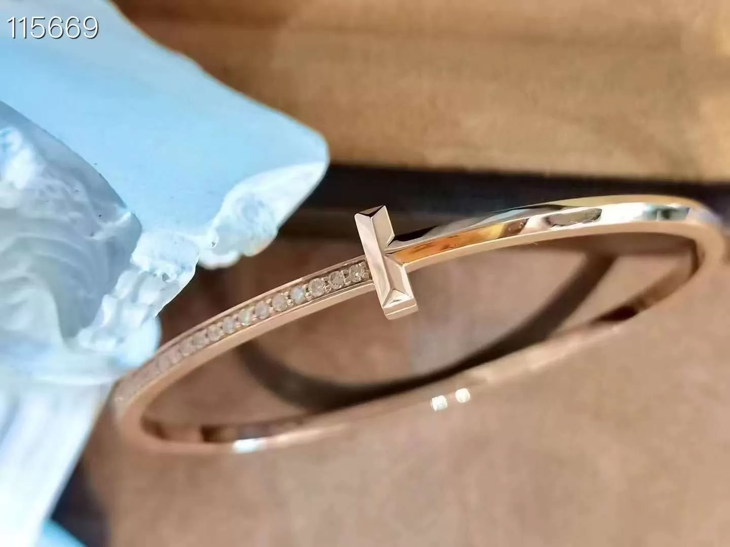 Lắc tay nữ Hình Chữ Chữ T Chế Tác Vàng 18k, Kim Cương thiên Nhiên - Ảnh 5