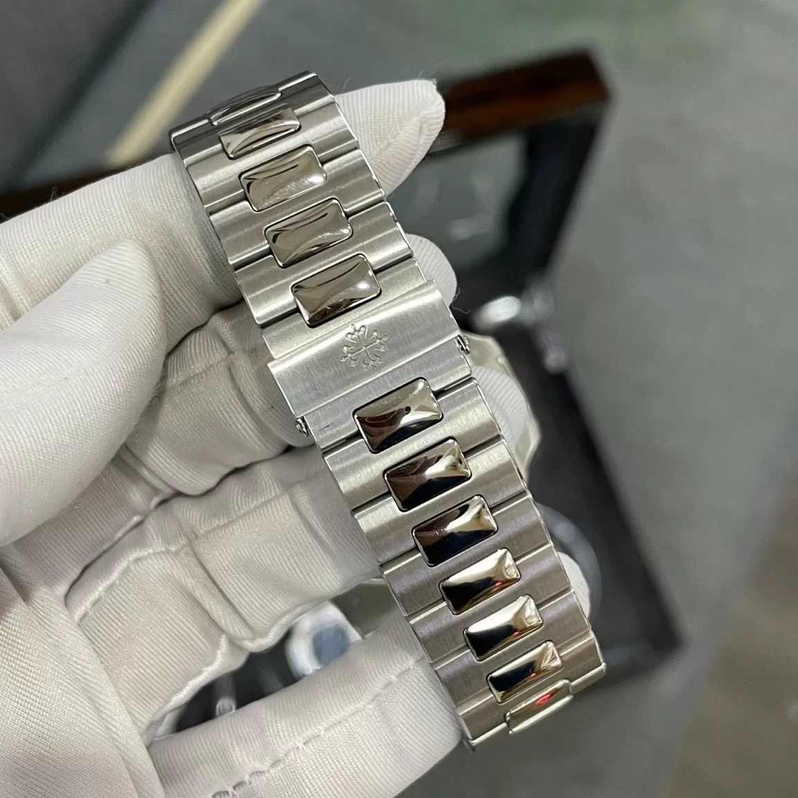 Đồng Hồ Patek Philippe Replica 1-1 Nautilus 5723 - Ảnh 6