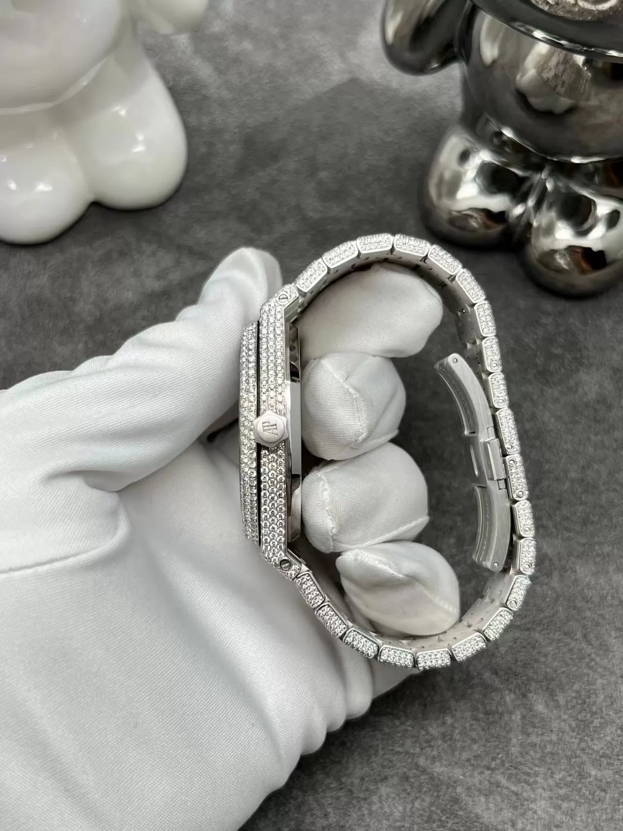 Đồng Hồ Audemars Piguet Royal Oak chế tác vàng nguyên khối 18k, full kim cương thiên nhiên - Ảnh 4