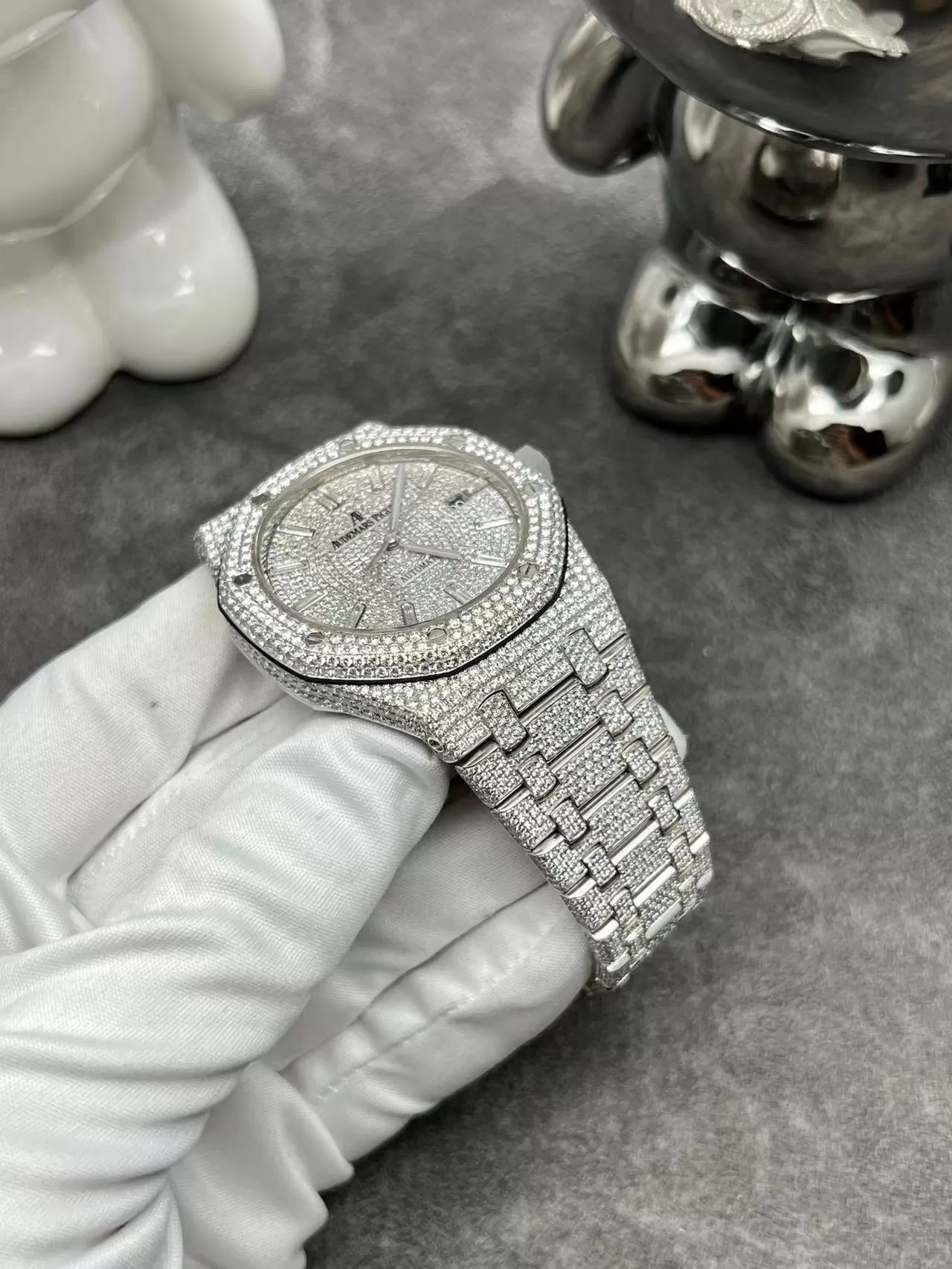 Đồng Hồ Audemars Piguet Royal Oak chế tác vàng nguyên khối 18k, full kim cương thiên nhiên - Ảnh 3