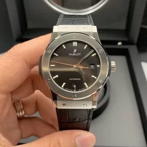 Đồng Hồ Hublot Rep 1:1 Classic Fusion Black Titanium 42mm 542.NX.1171.LR