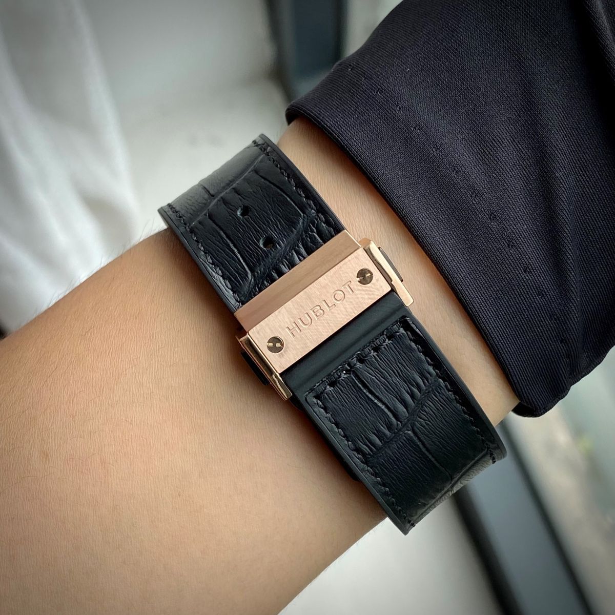 dong-ho-hublot-replica-classic-fusion-king-gold-mat-so-den-2