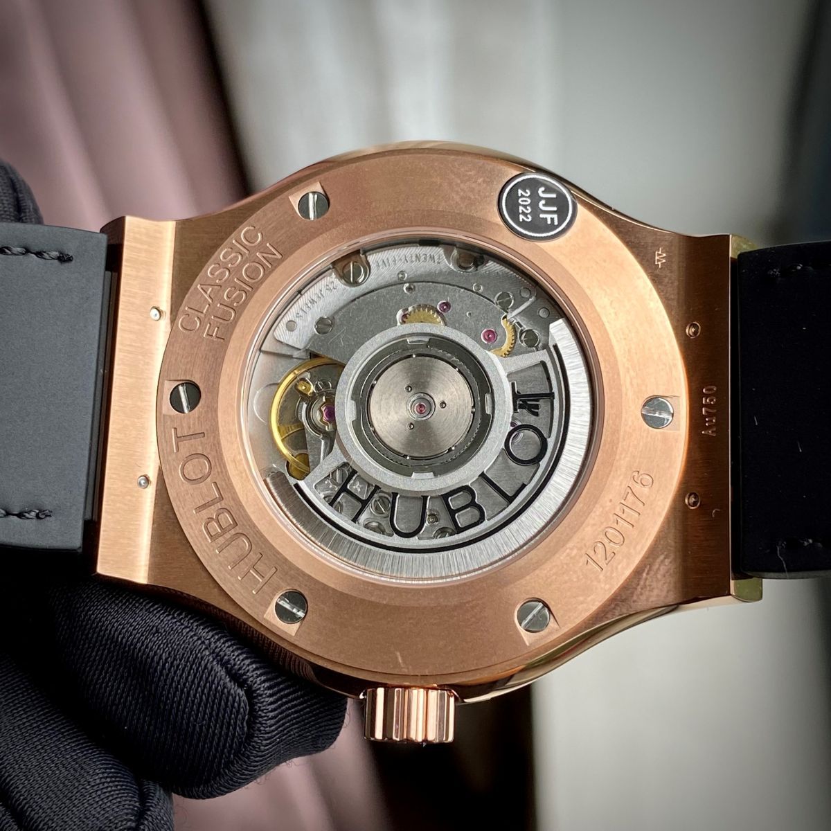 dong-ho-hublot-replica-classic-fusion-king-gold-mat-so-den-3