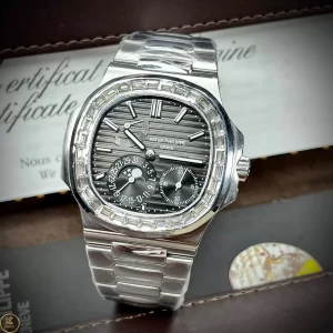 Đồng Hồ Patek Like Auth 1:1 Philippe Nautilus 5724G-001 Kim Cương Baguette Moissanite
