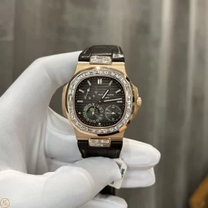 Đồng Hồ Patek Philippe Nautilus 5724R-001 Chế tác Vàng Hồng 18k kim Cương Baguette