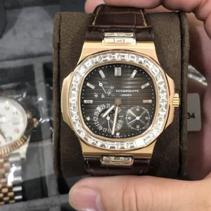 Đồng Hồ Patek Philippe Nautilus 5724R-001 Vàng Hồng 18k, Kim cương Baguette thiên nhiên