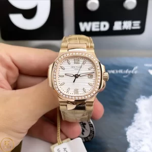 Đồng Hồ Patek Philippe Super Fake Aquanaut 5267 Mặt Trắng Viền Kim Moissanite