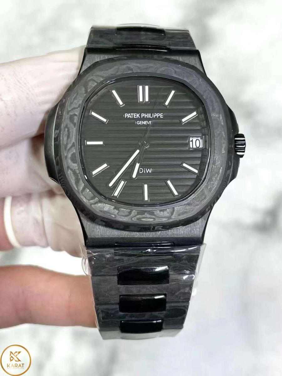 Tông màu đen chủ đạo của Đồng Hồ Patek Philppe 5711 fake