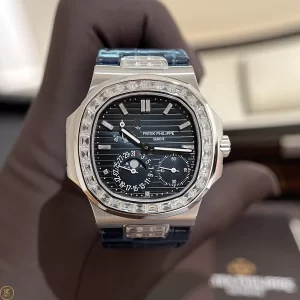 Đồng Hồ Patek Replica 1:1 Philippe Nautilus 5724G-001 Viền Kim cương Moissanite