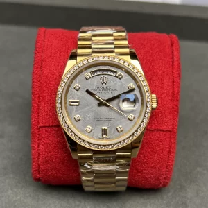 Đồng Hồ Rolex Day-Daye 228349 Gold Mặt Số Thiên Thạch Viền Đá Replica