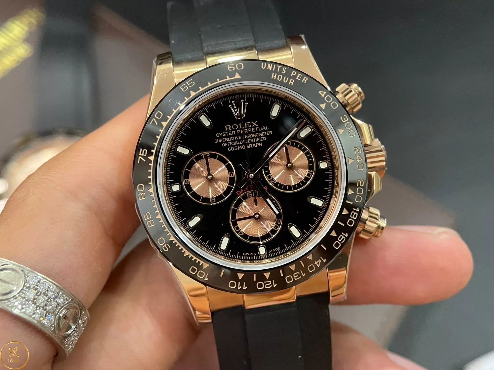 Đồng Hồ Rolex Siêu Cấp 1:1 Cosmograph Daytona 116515LN Mặt Số Đen Hồng