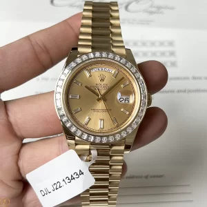 Đồng Hồ Rolex Siêu Cấp Day-Date 228348 Mặt Số Vàng Champagne Nạm Kim Cương