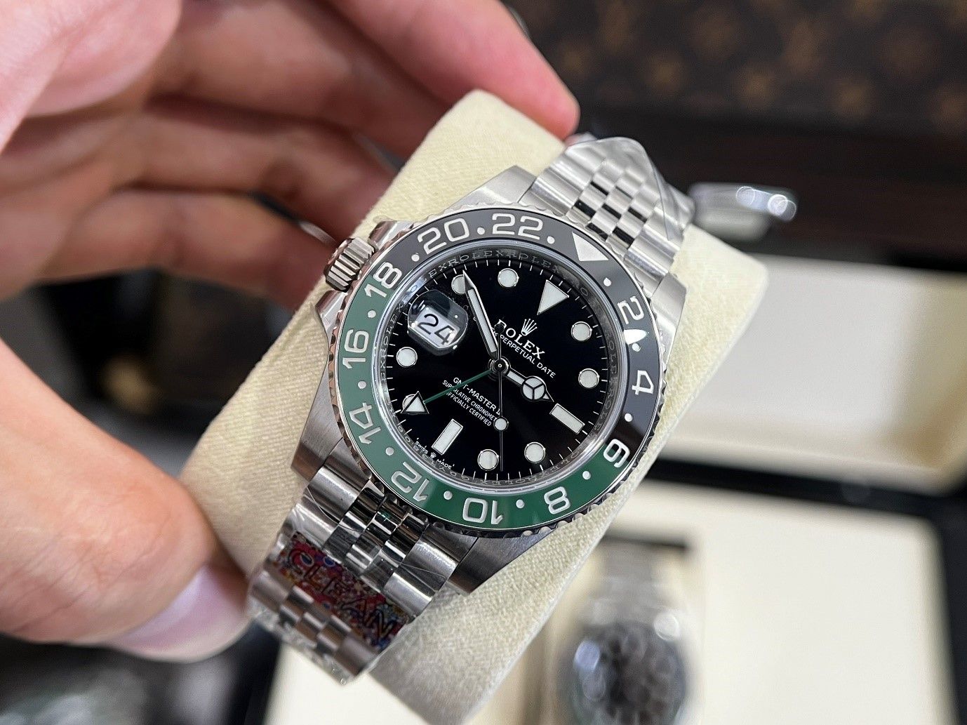 Thiết kế chắc chắn, bền bỉ, sang trọng