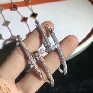 Lắc Tay Cartier Juste Un Clou Chế Tác Vàng Hồng 18k Đầu Đinh điểm kim cương