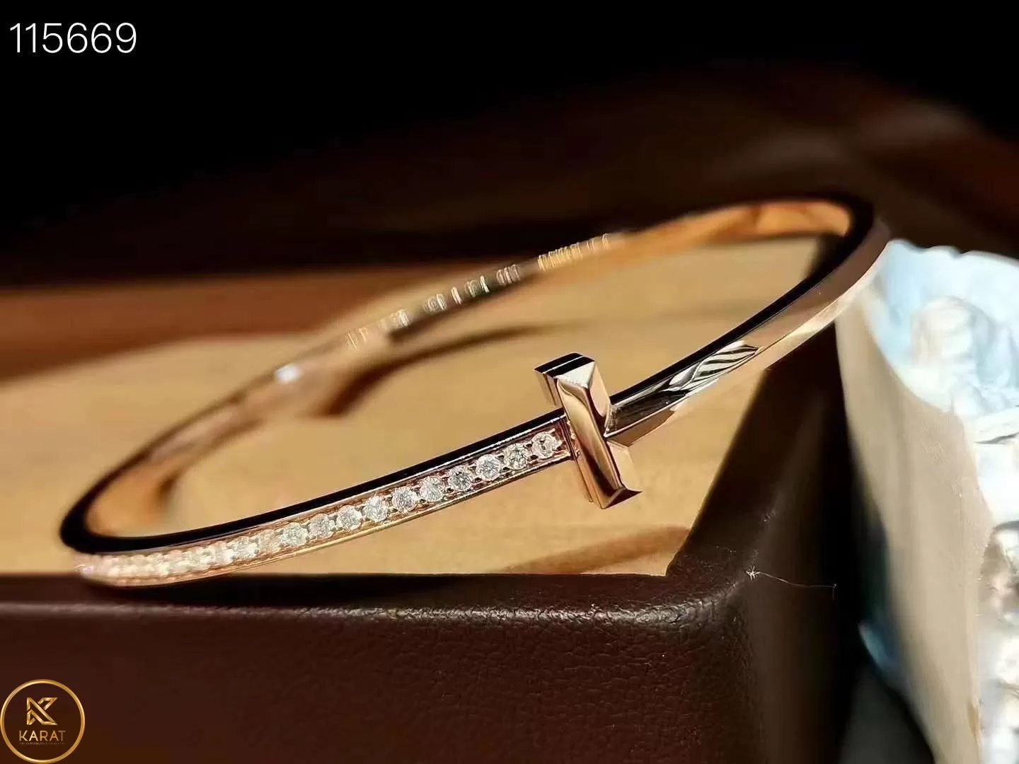 Lắc tay nữ Hình Chữ Chữ T Chế Tác Vàng 18k, Kim Cương thiên Nhiên