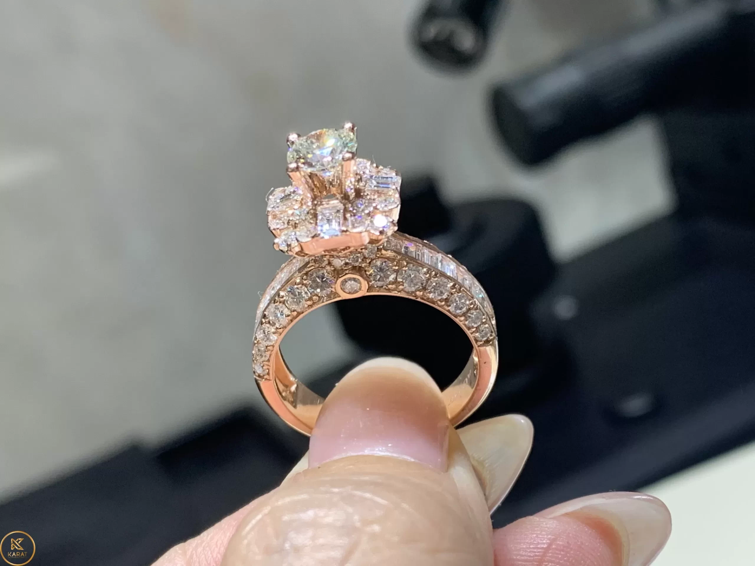 Nhẫn Nữ Chế Tác Vàng Hồng 18k Kim Cương Thiên Nhiên