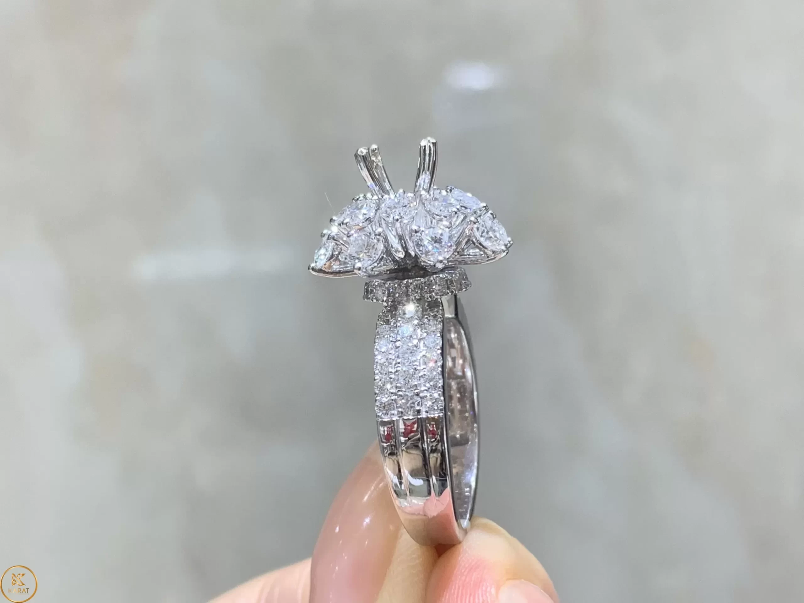 Nhẫn nữ kim cương vàng trắng Diamond
