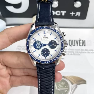 OMEGA Speedmaster  Silver Snoopy Award Replica