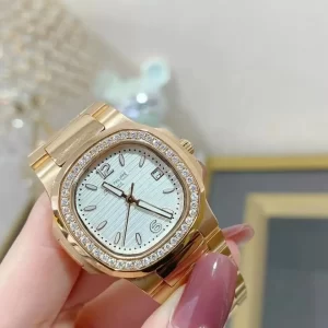 Patek Philippe Nautilus 7010/1R-011 Chế Tác Vàng 18k Kim Cương Thiên Nhiên