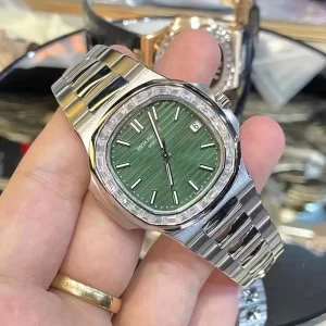 PATEK PHILIPPE NAUTINUS 5711/1A-014 OLIVE GREEN VÀNG TRẮNG 18K KIM CƯƠNG BAGUTTE