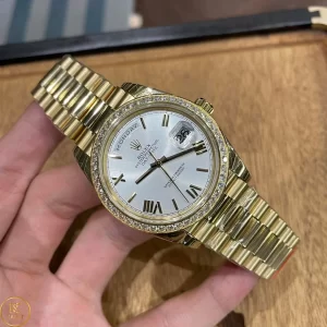Rolex Day-Date 40 228348RBR Mặt Số Trắng Cọc Số La Mã Chế Tác Vàng 18k Kim Cương Thiên Nhiên